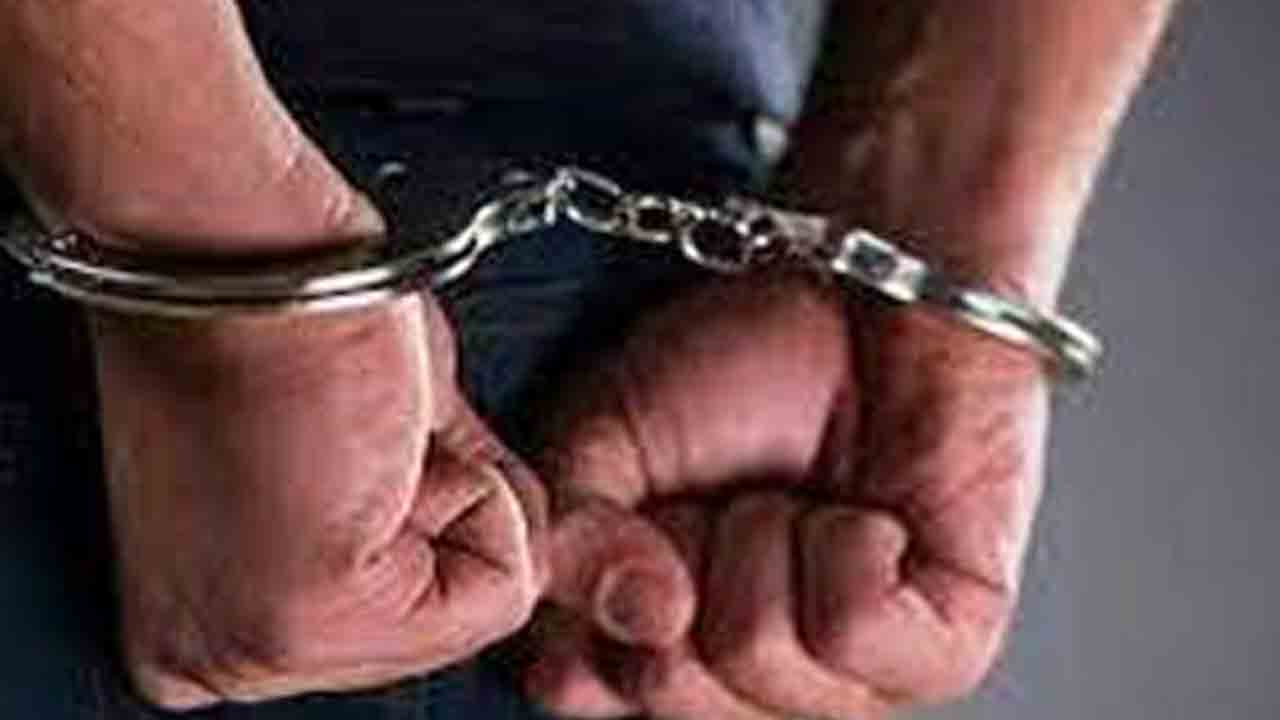 గంజాయి విక్రేతలు అరెస్టు