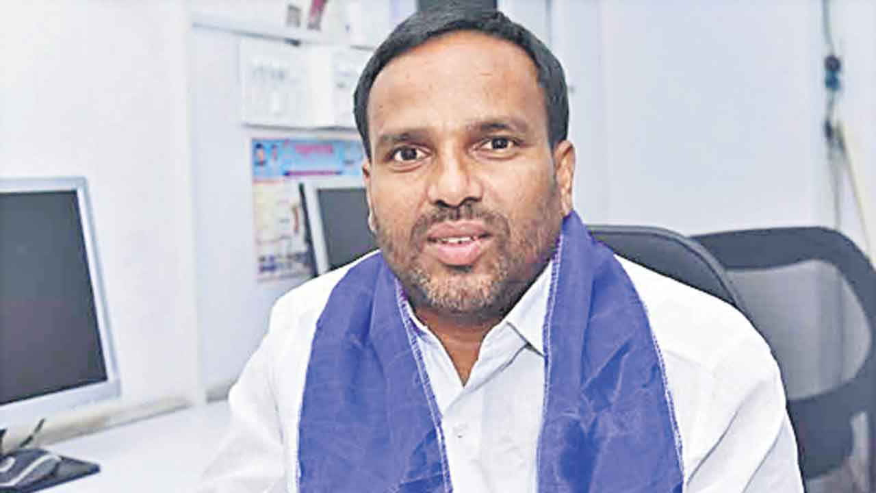 పారిశుద్ధ్య కార్మికులను పర్మినెంట్‌ చేయాలి : ఎంఆర్‌పీఎస్‌