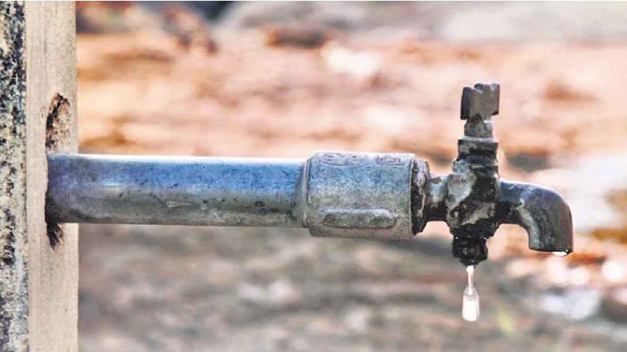Mission Bhagiratha | మళ్లీ రోడ్లపైకి ప్లాస్టిక్‌ బిందెలు.. అలంపూర్‌లో మూడు రోజులుగా నిలిచిన భగీరథ నీటి సరఫరా