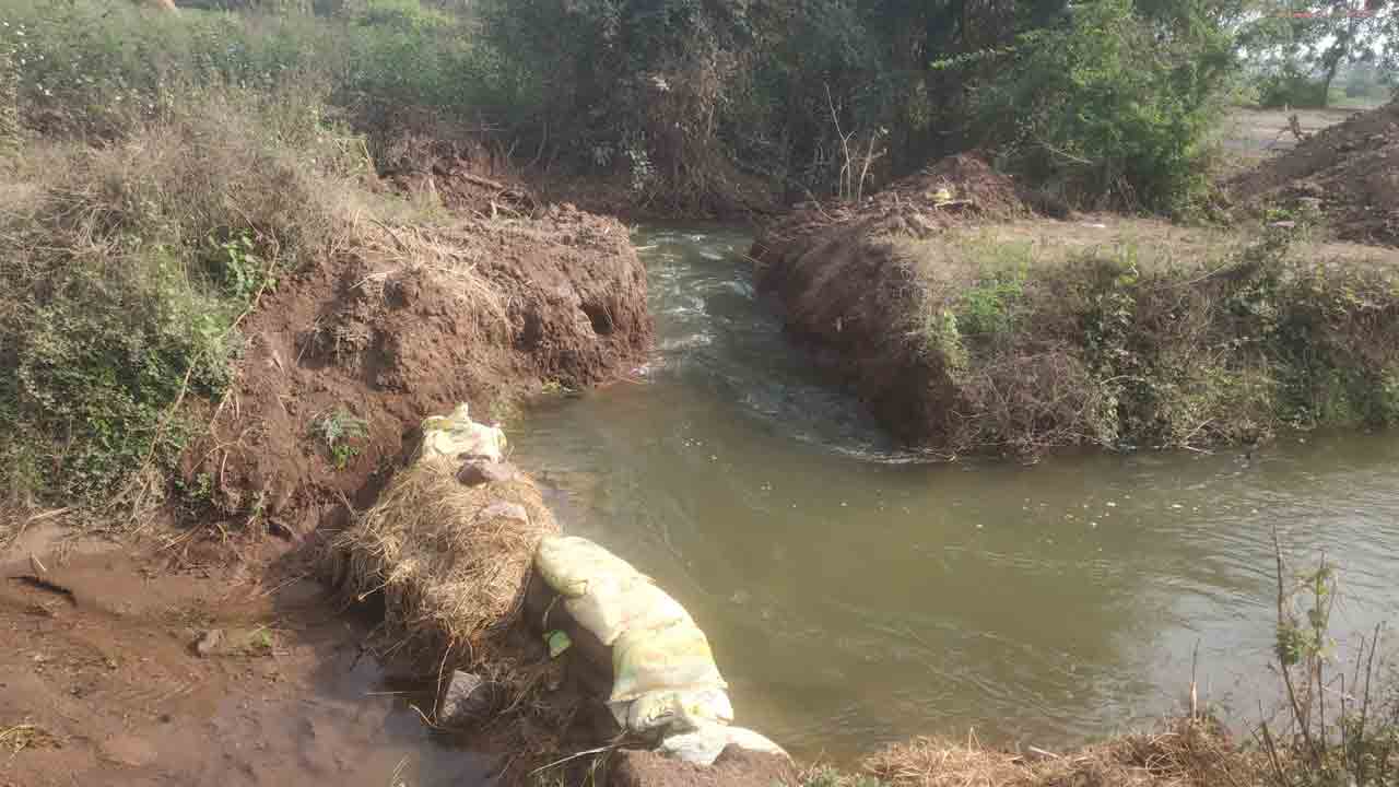 SRSP | కడుపు మండి.. కాల్వకు గండి.. పంటలు ఎండుతుండటంతో ఎస్సారెస్పీ సబ్‌ కెనాళ్లకు గండి కొట్టిన రైతులు