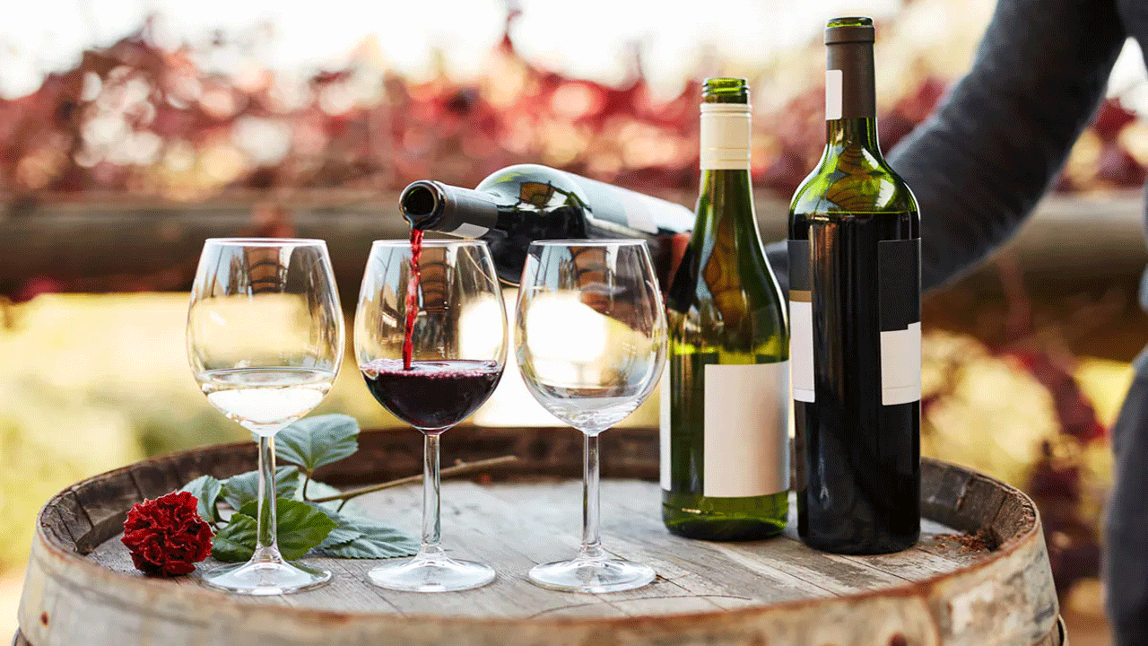 Viral Video | వందేండ్ల నాటి వైన్‌ను ఓపెన్ చేశాడు..!