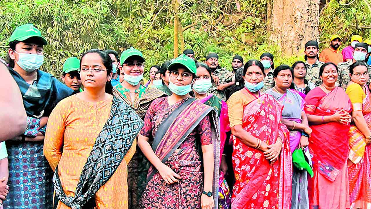 జాతరలో కీలకంగా మహిళా అధికారులు