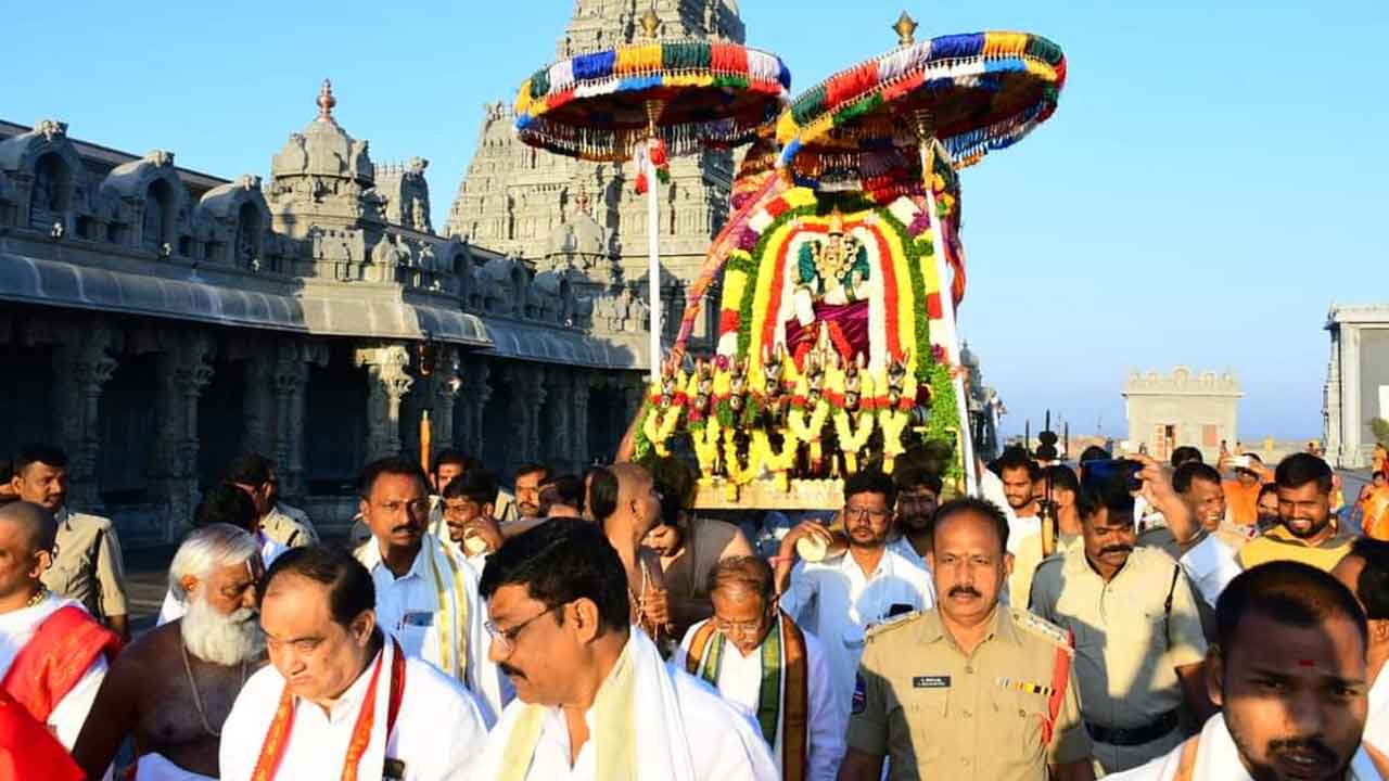 Yadagirigutta | యాదగిరిగుట్టలో వైభవంగా రథసప్తమి వేడుకలు