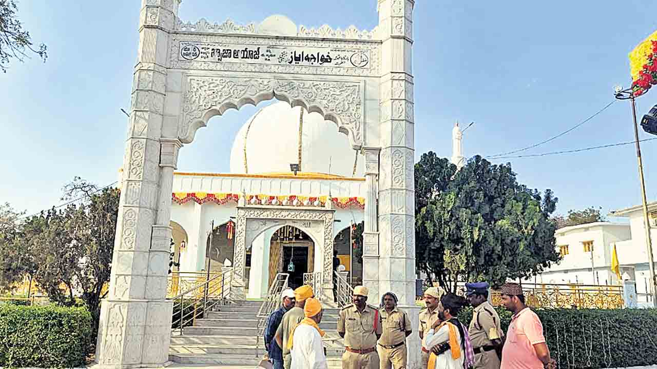 సర్వమత సన్నిధి.. వట్‌పల్లి దర్గా