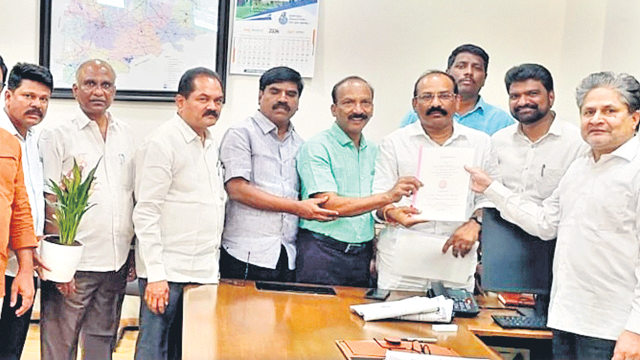 ఫిట్‌మెంట్‌ 40% ఇవ్వండి