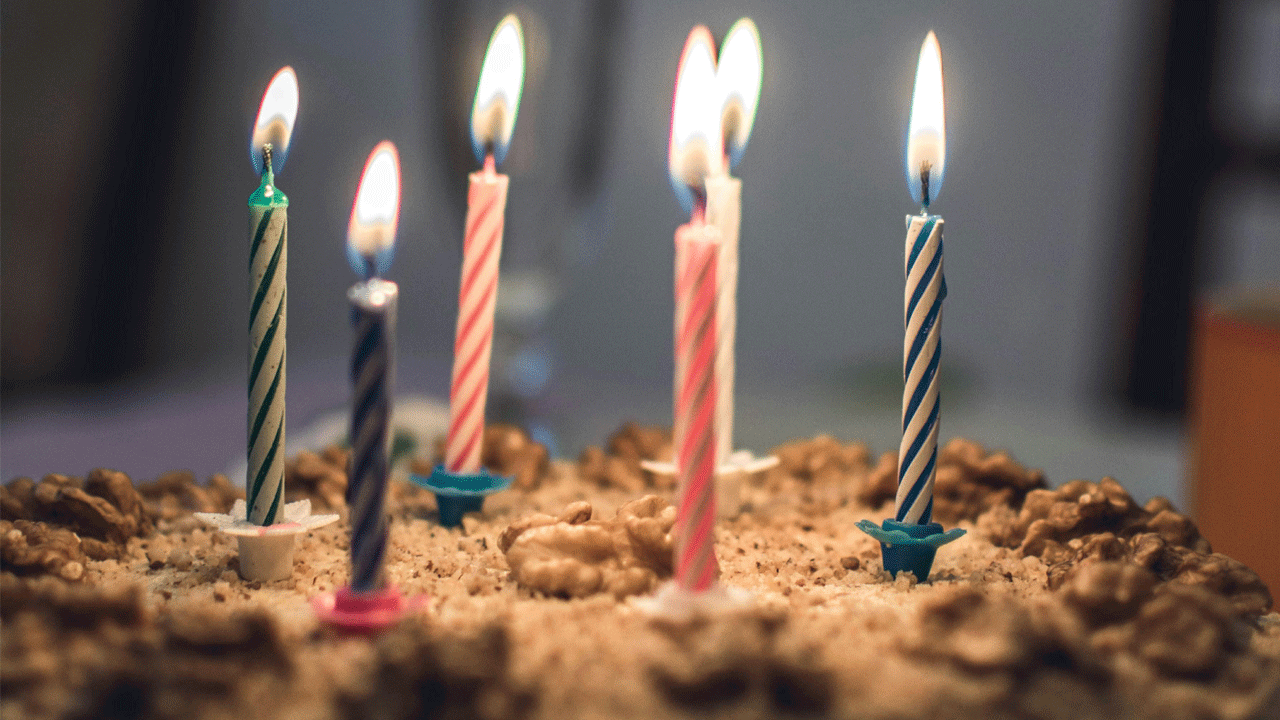 ఠాణాలో రౌడీ షీటర్‌ జన్మదిన వేడుకలు