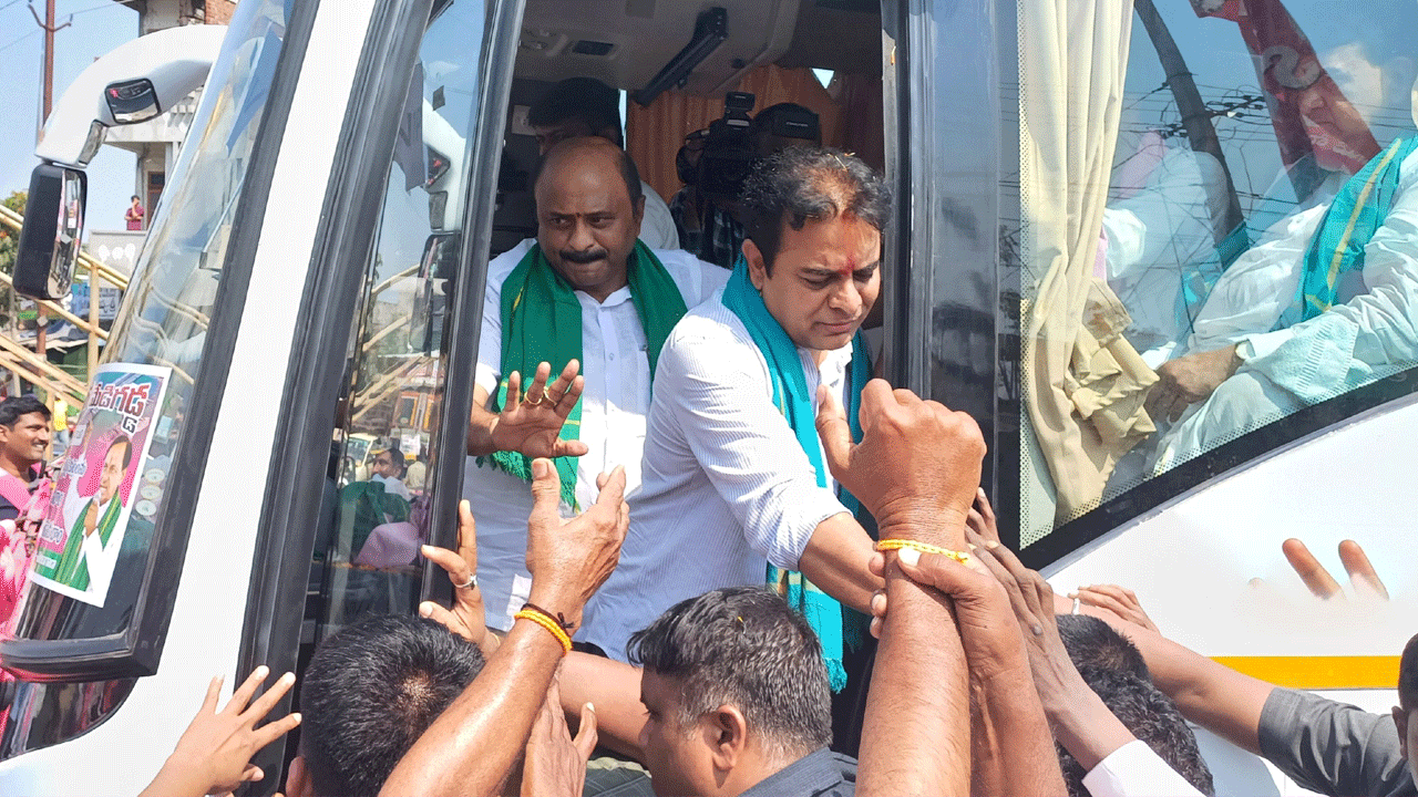 కేటీఆర్‌కు బీఆర్‌ఎస్‌ శ్రేణుల ఘన స్వాగతం