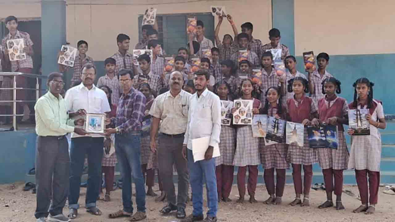 విద్యార్థులు సైన్స్‌పై పట్టు సాధించాలి