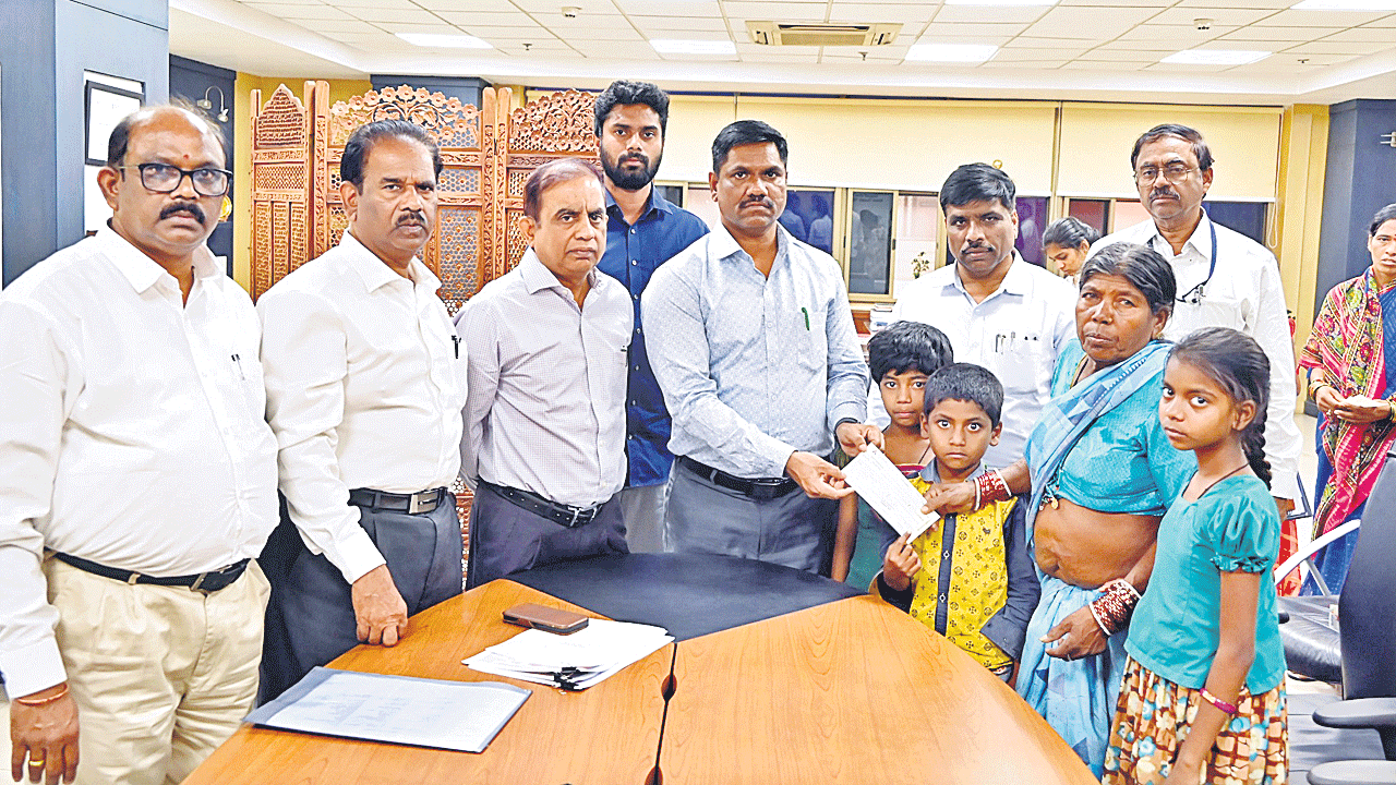 బాధిత కుటుంబాలకు బాసట