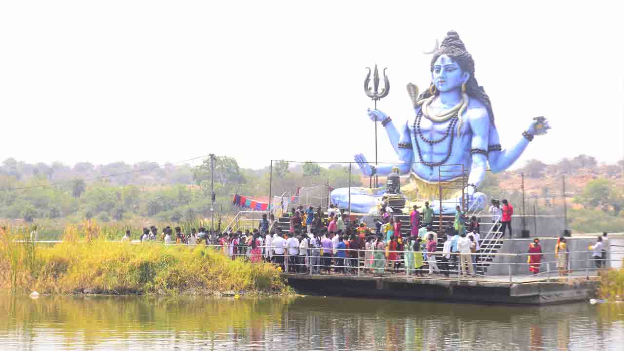 ఝమ్మంది ఓంకారనాదం