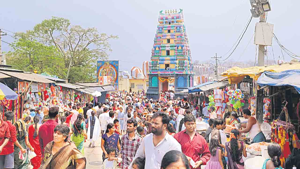 వైభవంగా వనదుర్గామాత రథోత్సవం