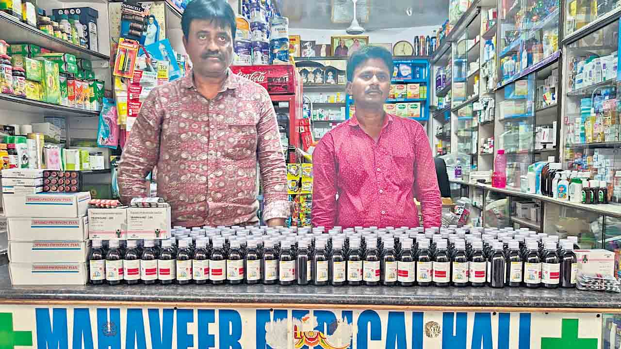 ఎలాంటి అర్హత లేకుండా.. మెడికల్‌ దుకాణం నిర్వహణ