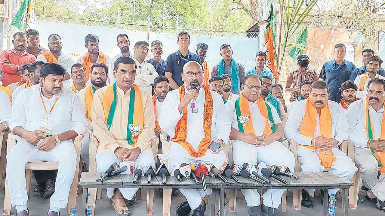 ఎన్నికల తర్వాత రేవంత్‌ ఉండేది డౌటే