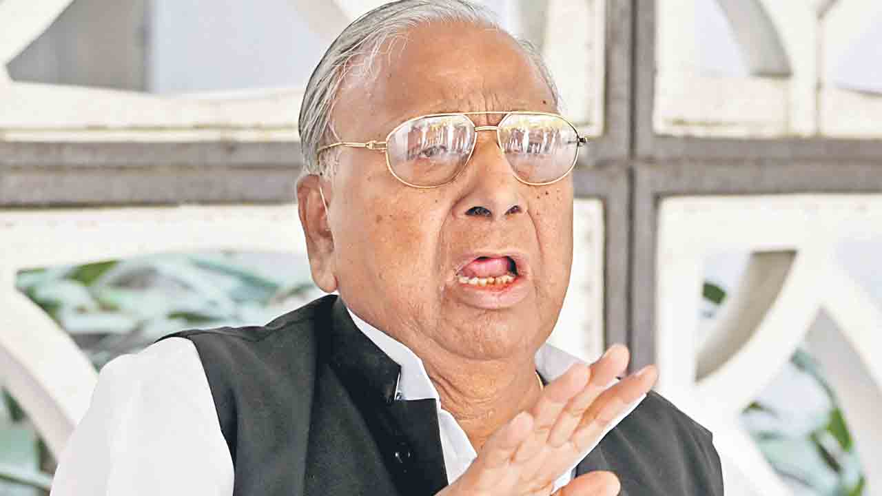 V. Hanumantha Rao | భట్టి నాపై పగబట్టాడు.. రేవంత్‌ను సీఎంను చేయాలన్నందుకే కక్ష: కాంగ్రెస్‌ నేత వీహెచ్‌