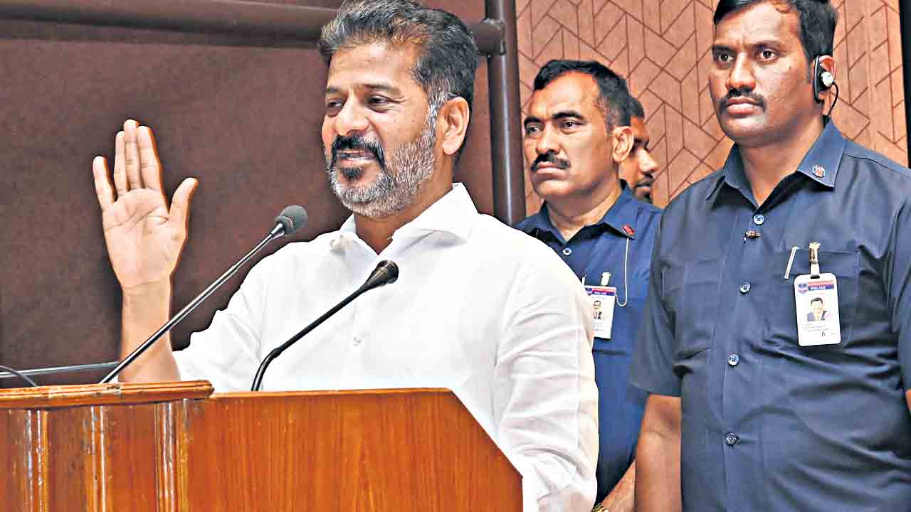 పీఆర్సీ, పెండింగ్‌ డీఏపై ఇప్పుడే చెప్పలేం