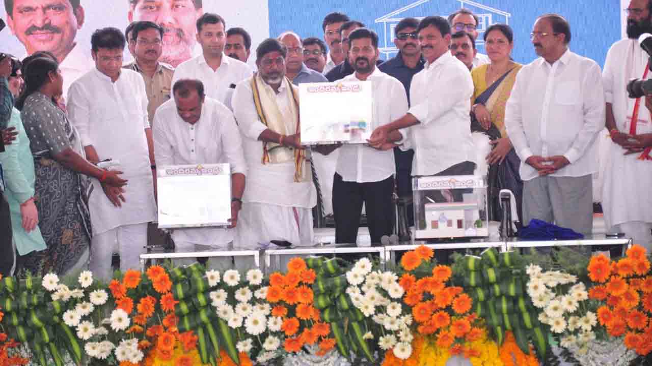 ఇందిరమ్మ ఇళ్ల నిర్మాణానికి రూ.22,500కోట్లు