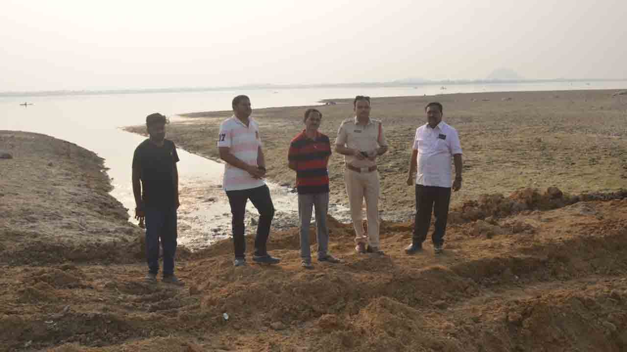 గండికొట్టి పాలేరు నీటి తరలింపు