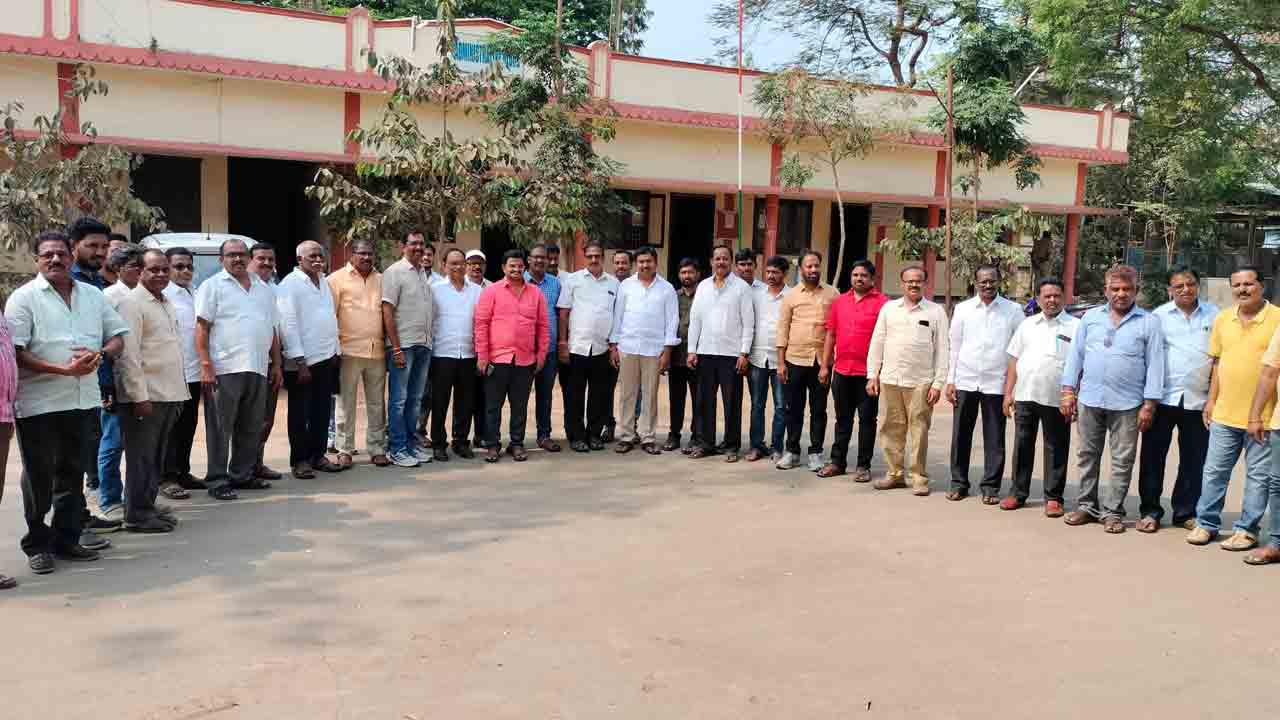 వ్యాట్‌టాక్స్‌ వద్దంటూ మద్యం వ్యాపారుల నిరసన