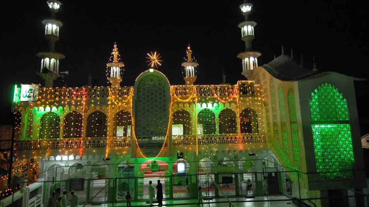 దర్శనమిచ్చిన నెలవంక