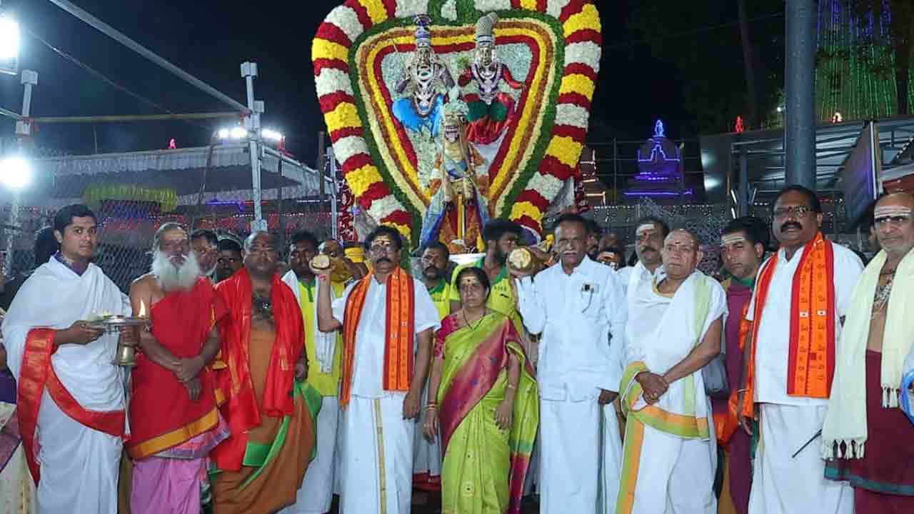 శోభాయమానం.. పుష్పోత్సవం