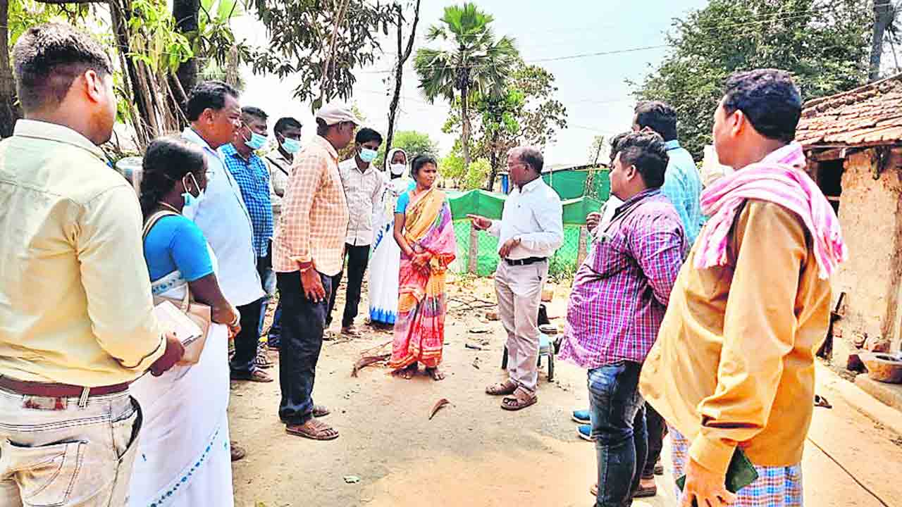 గుమ్మడిదొడ్డిలో ఇంటింటా సర్వే