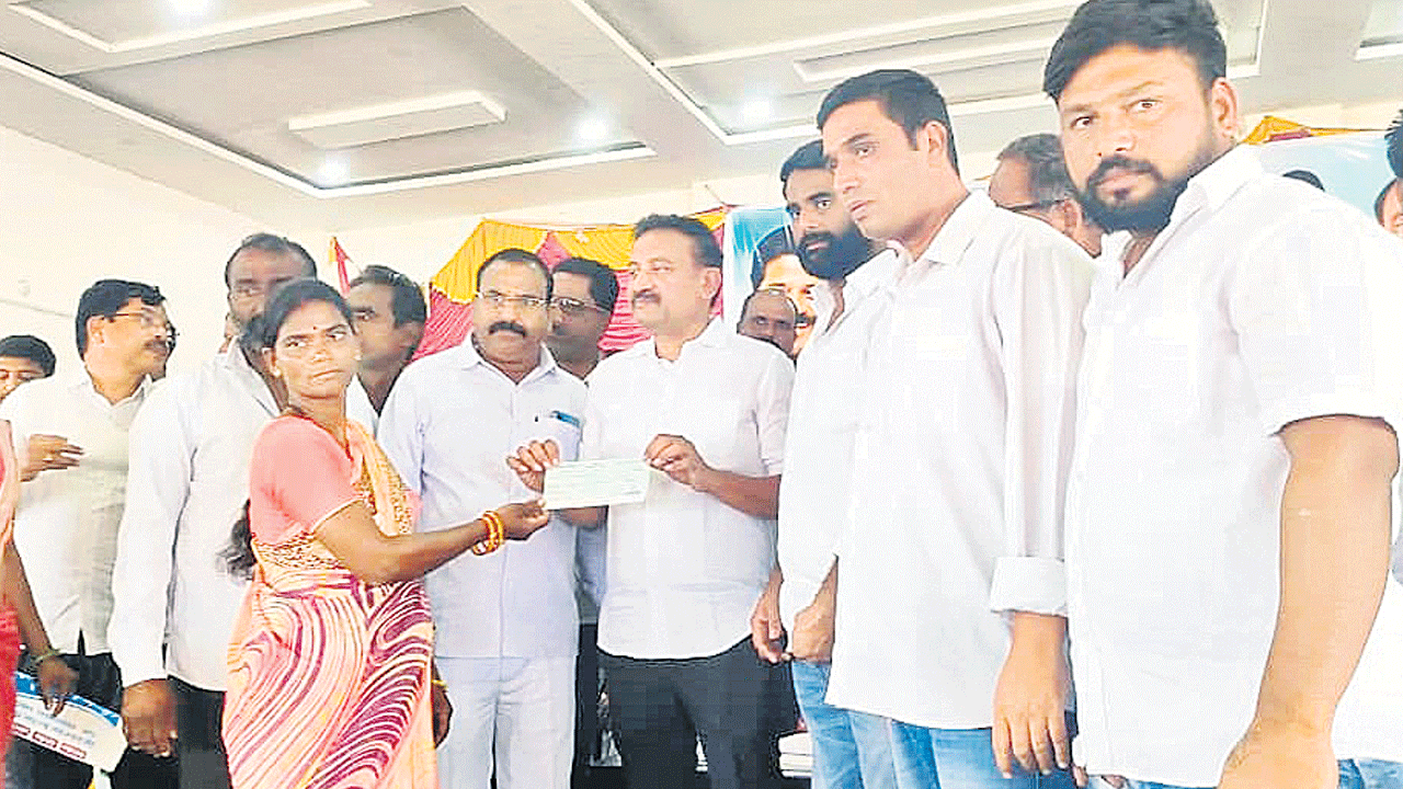 అర్హులందరికీ సంక్షేమ పథకాలు