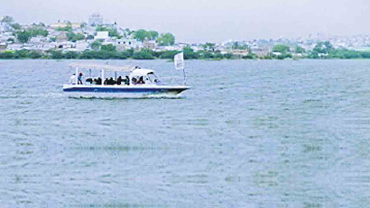 నాడు కేసీఆర్‌ ఆదేశించారు నేడు కాంగ్రెస్‌ పాటించింది