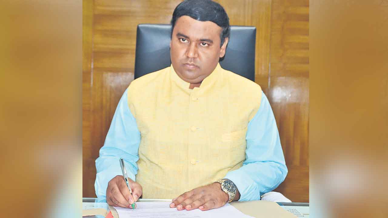 బాధ్యతలు స్వీకరించిన మెదక్‌ కలెక్టర్‌