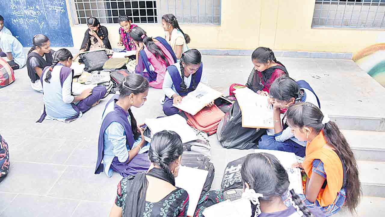 18 నుంచి ఎస్సెస్సీ పరీక్షలు టెన్‌షన్‌ వద్దు