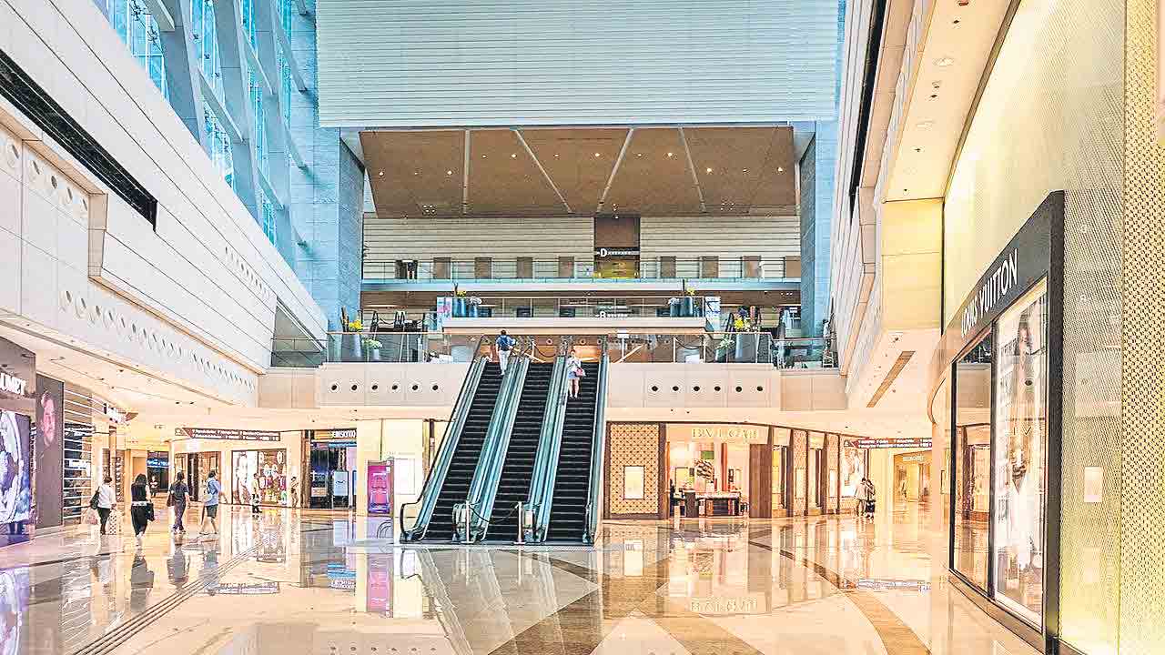 CBRE | ఆ ప్రాంతాల్లోని షాపింగ్‌ మాల్స్‌లోనే లగ్జరీ బ్రాండ్ల రిటైల్‌ స్టోర్లు.. సీబీఆర్‌ఈ నివేదిక