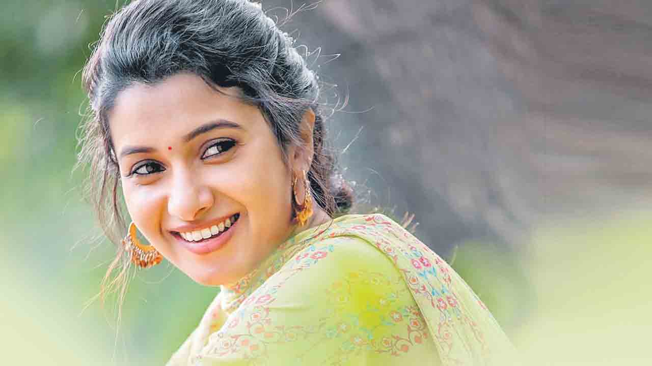 Actress Priya Bhavani | చూపులతోనే కోటి భావాలు పలికించే ప్రియా భవాని శంకర్‌!