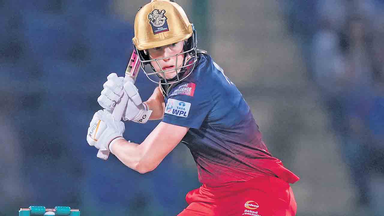 WPL | ముంబైపై ఉత్కంఠ విజయం.. డబ్ల్యూపీఎల్‌ ఫైనల్లో ఆర్‌సీబీ