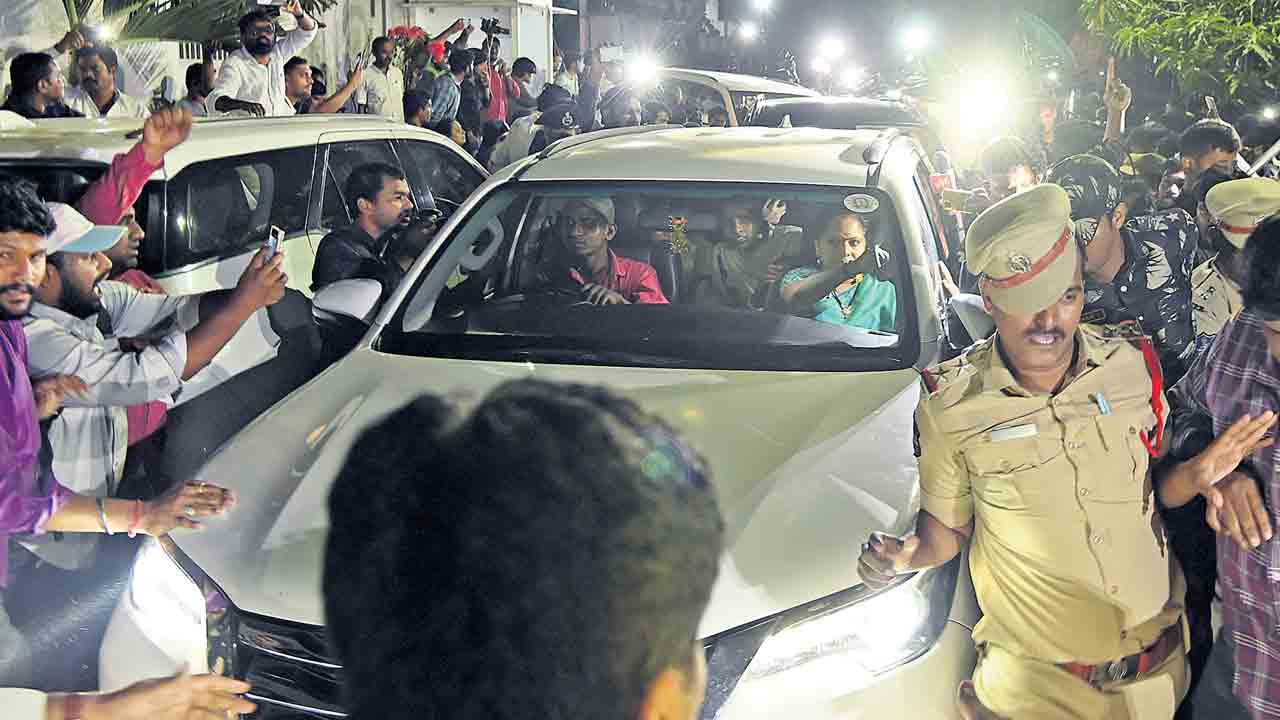 ఎమ్మెల్సీ కవిత అరెస్టు