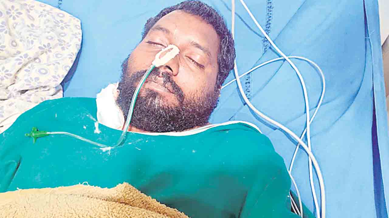 కడెం నీటి పారుదల శాఖ ఉద్యోగి ఆత్మహత్యాయత్నం