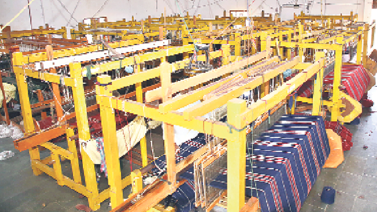 ఉన్ని ఉనికి ప్రశ్నార్థకం