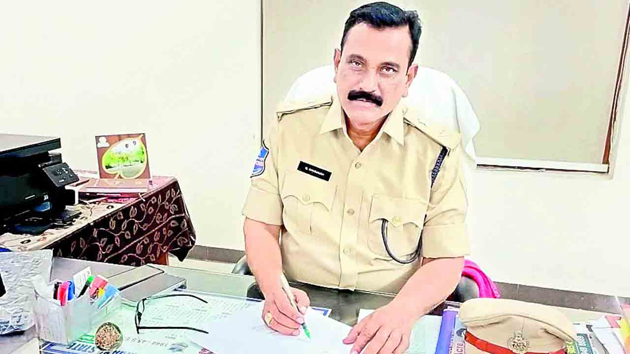 నాడు ఉపాధ్యాయుడు.. నేడు జైలర్‌