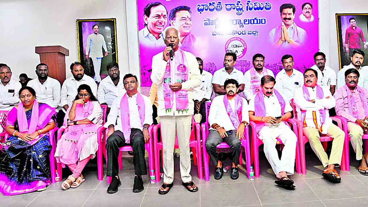 వరంగల్‌లో ఎగిరేది గులాబీ జెండానే