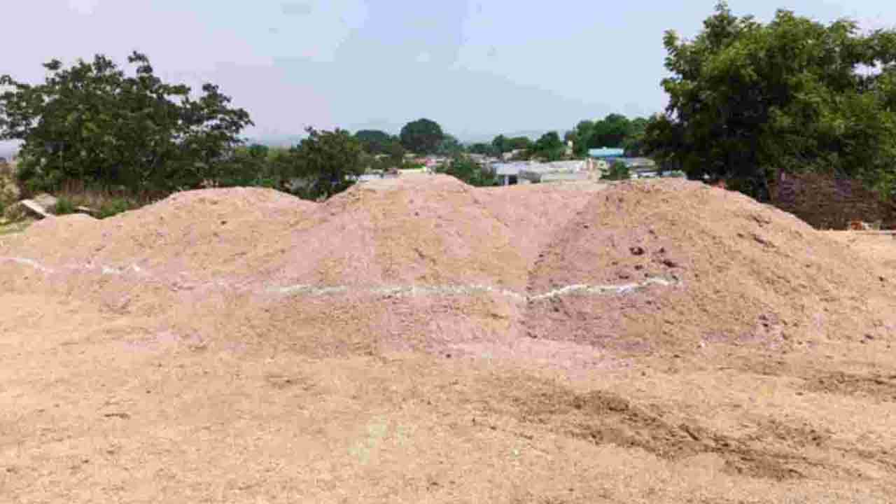 ఇసుకే బంగారమాయే..!