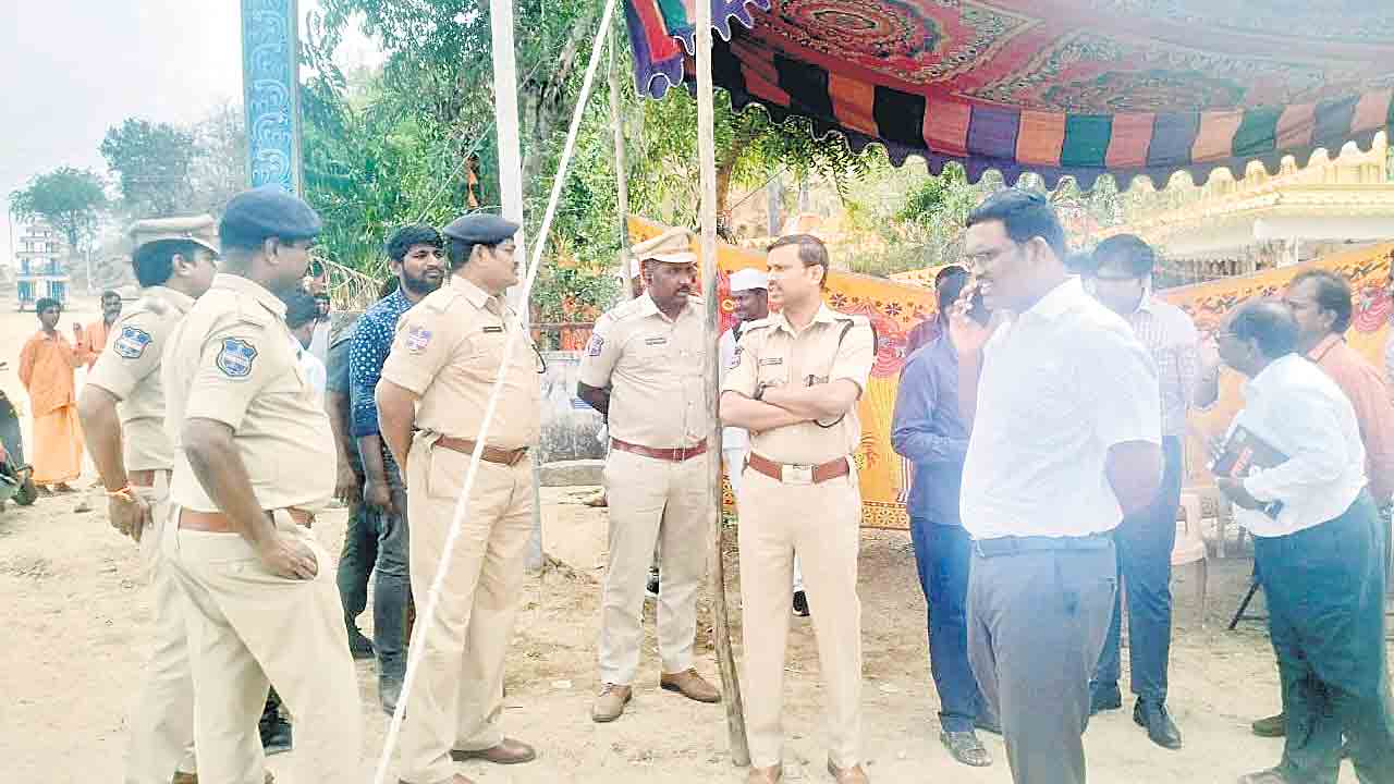 కలెక్టర్‌, సీపీ విస్తృత పర్యటన