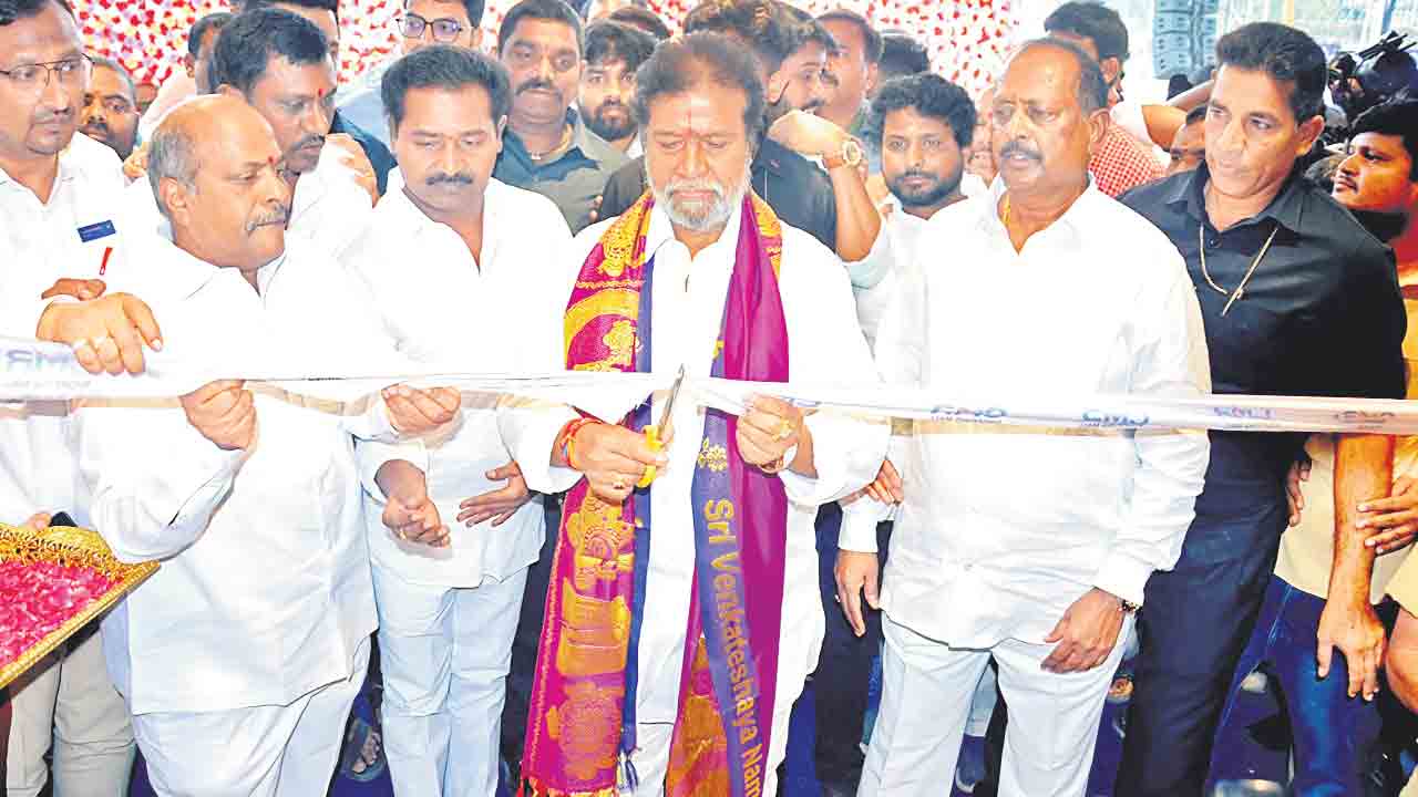 సీఎంఆర్‌ షాపింగ్‌మాల్‌ ప్రారంభం