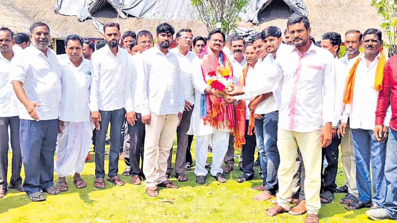 ఆశీర్వదించండి.. కష్టసుఖాల్లో తోడుంటా