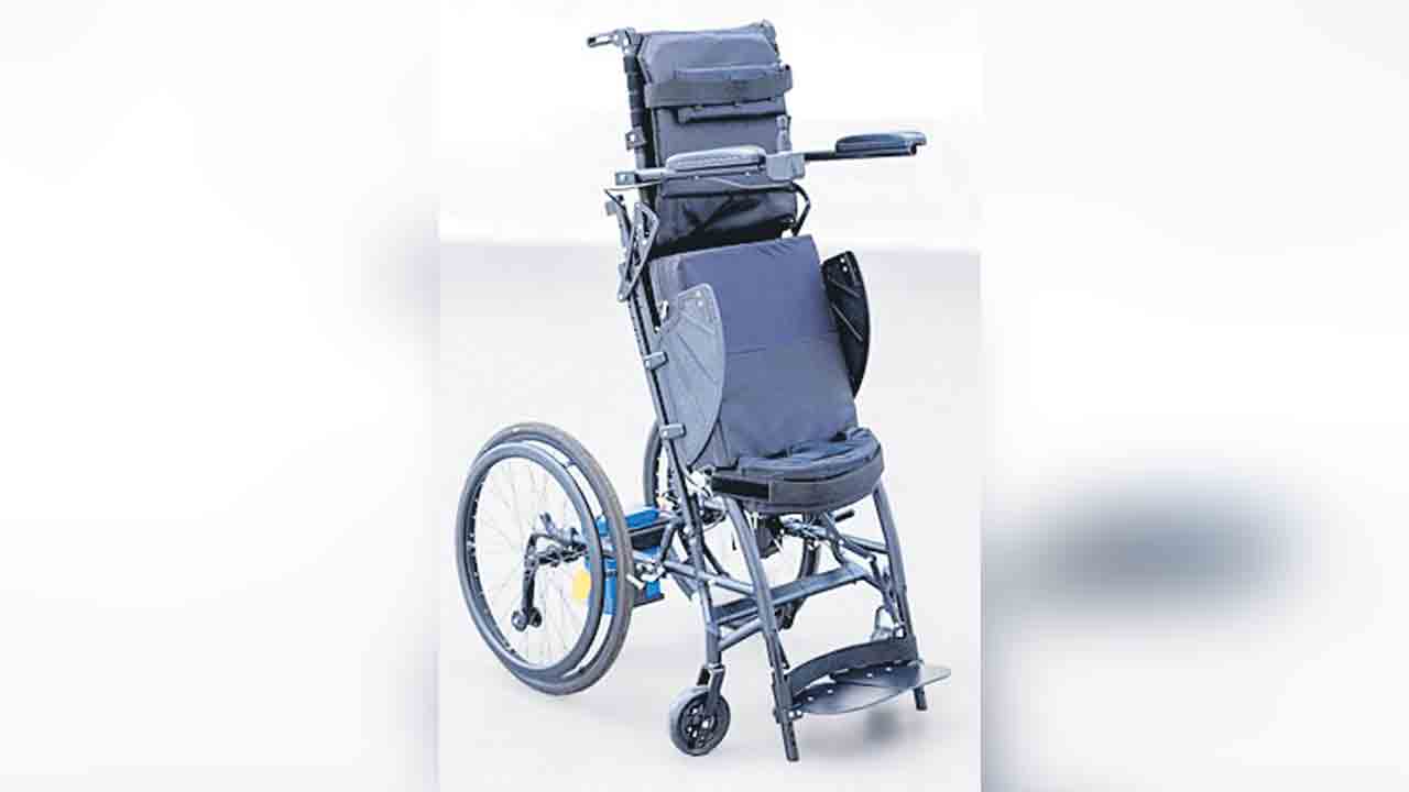 దివ్యాంగులు నిలబడేలా..