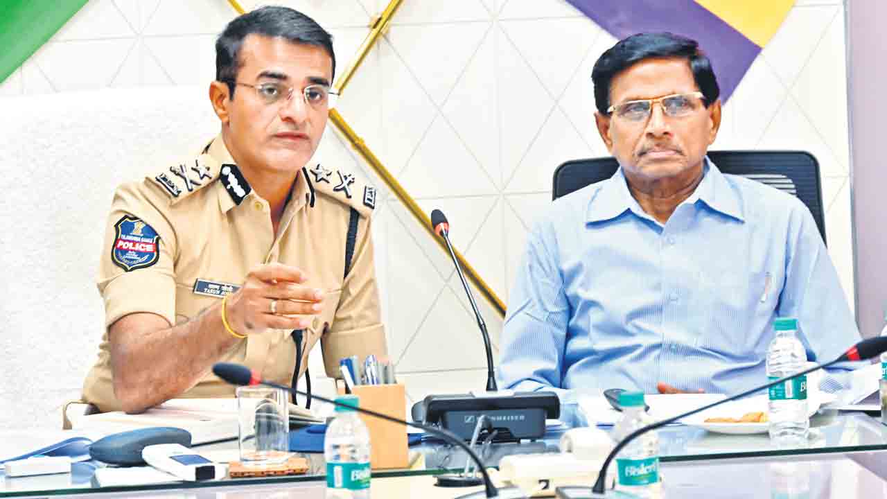 ఎన్నికల సిబ్బందికి సీపీ అవగాహన