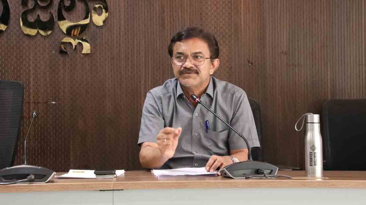 ఎన్నికల నియమావళి పాటించాలి