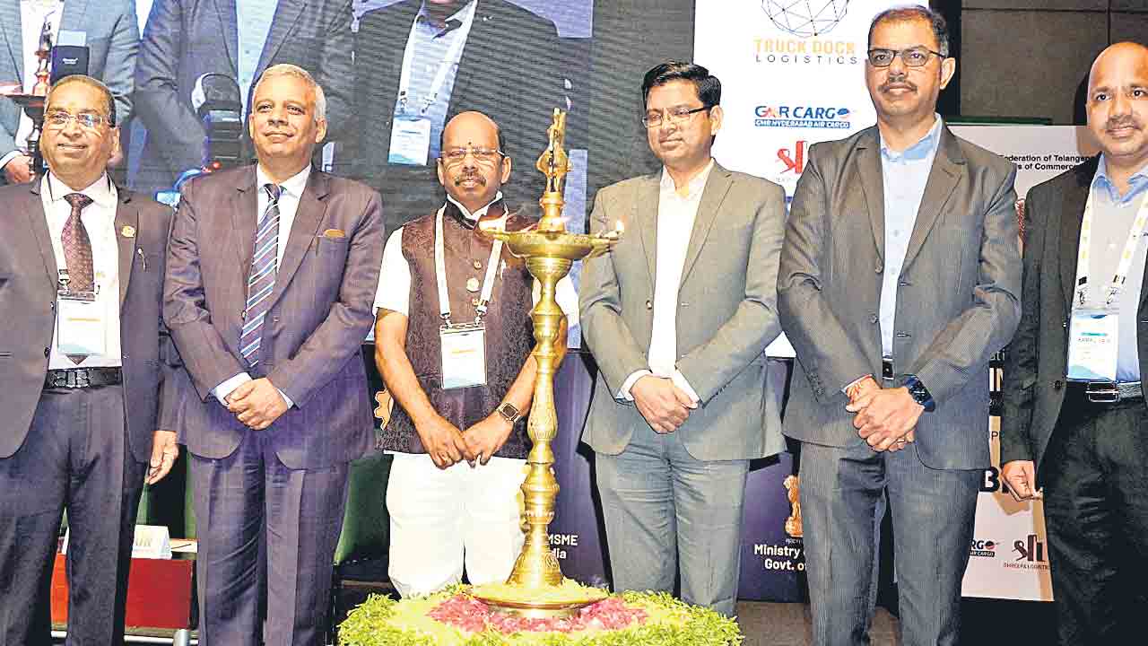 లాజిస్టిక్స్‌లో స్టార్టప్‌లను ప్రోత్సహించాలి