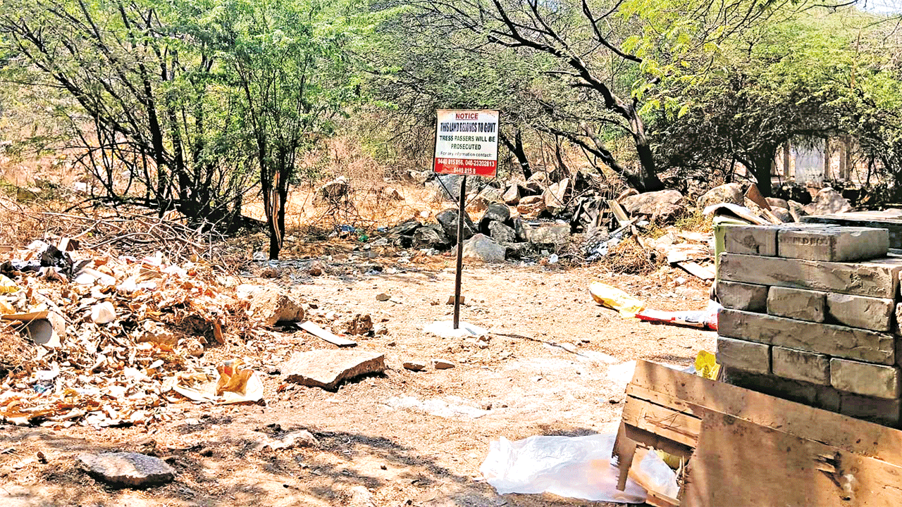 Hyderabad | ‘నమస్తే’ ఎఫెక్ట్‌.. 200 కోట్ల విలువైన స్థలంలో ఆక్రమణలు తొలగించి హెచ్చరిక బోర్డులు