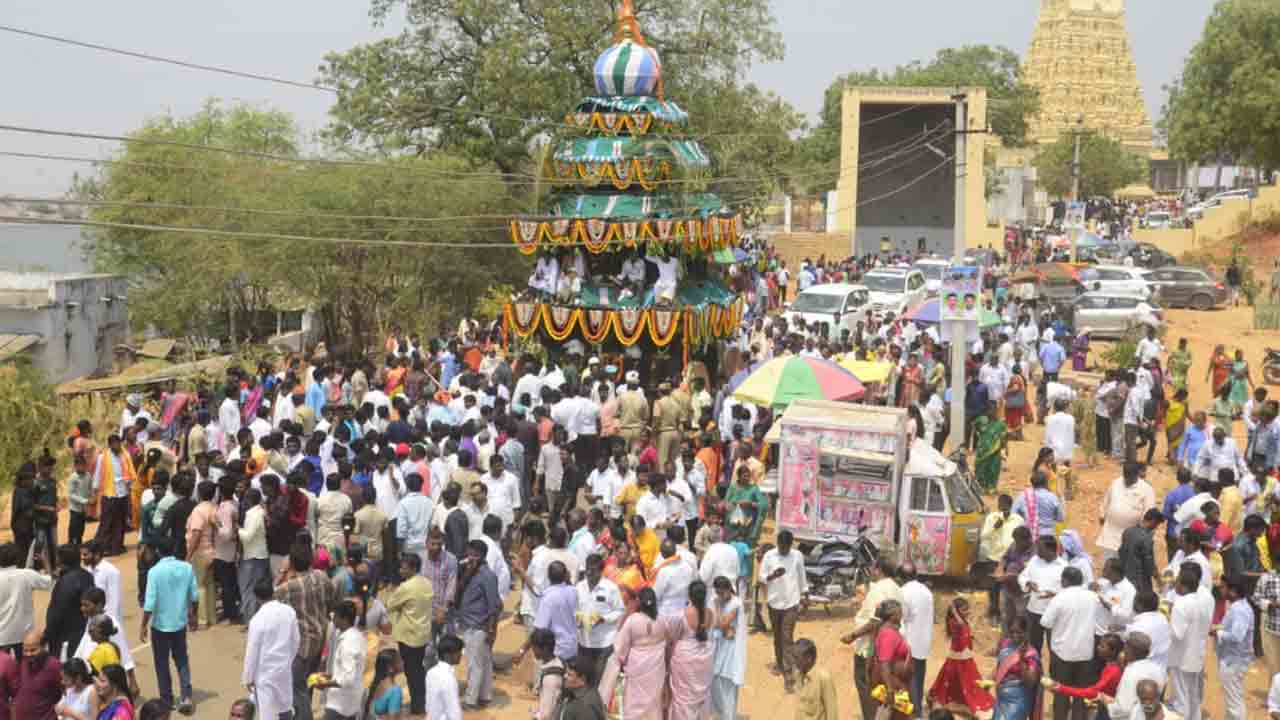 వైభవంగా రథోత్సవం