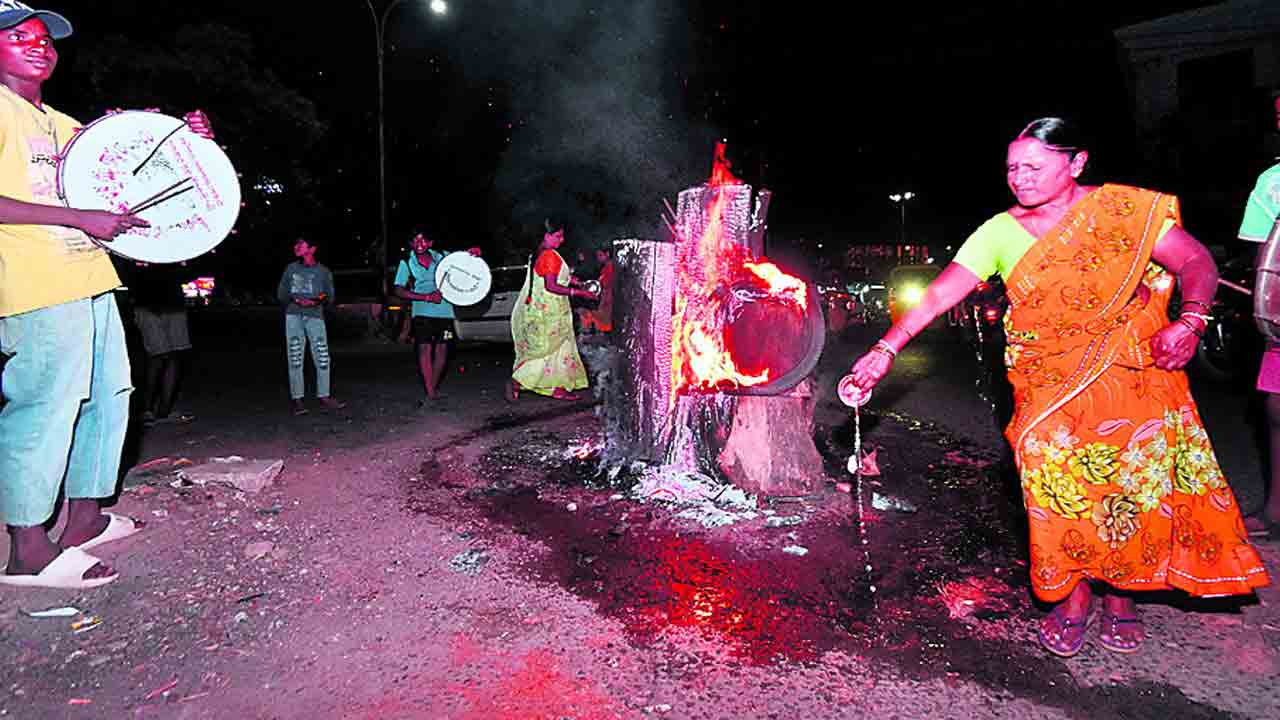 హోలీ.. రంగోళి