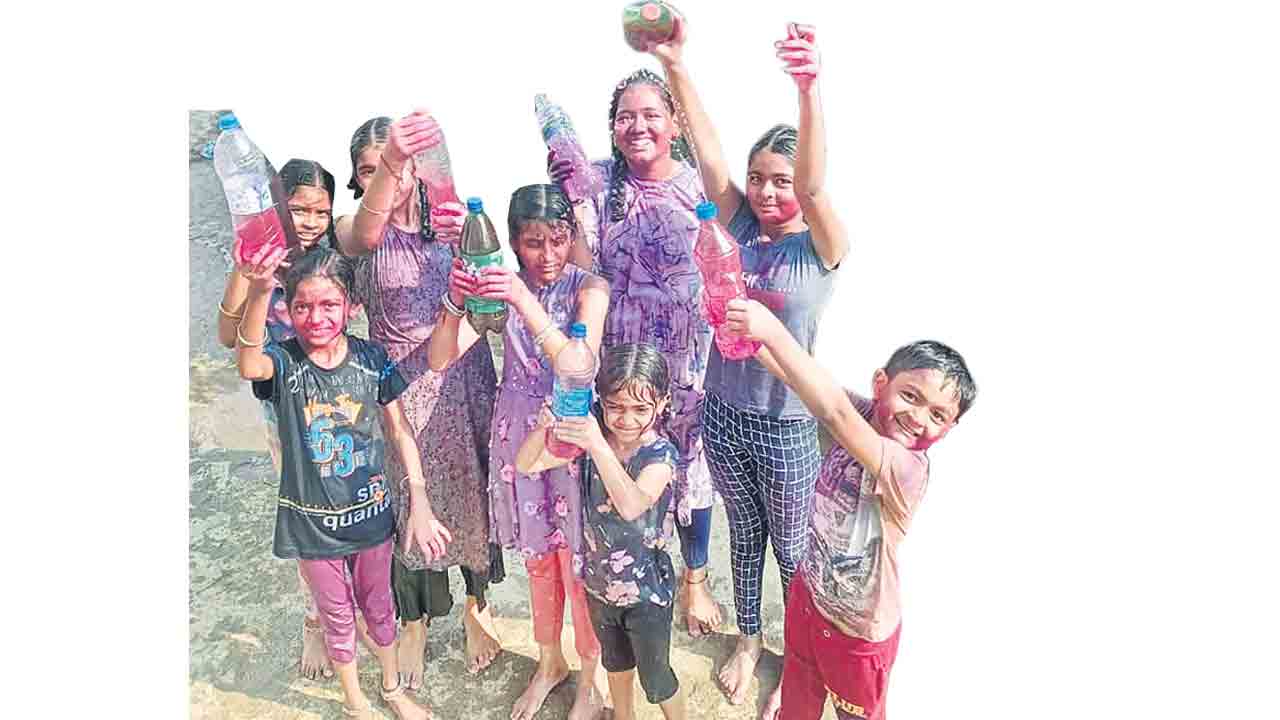 హోలీ.. ఆనందాల కేళీ