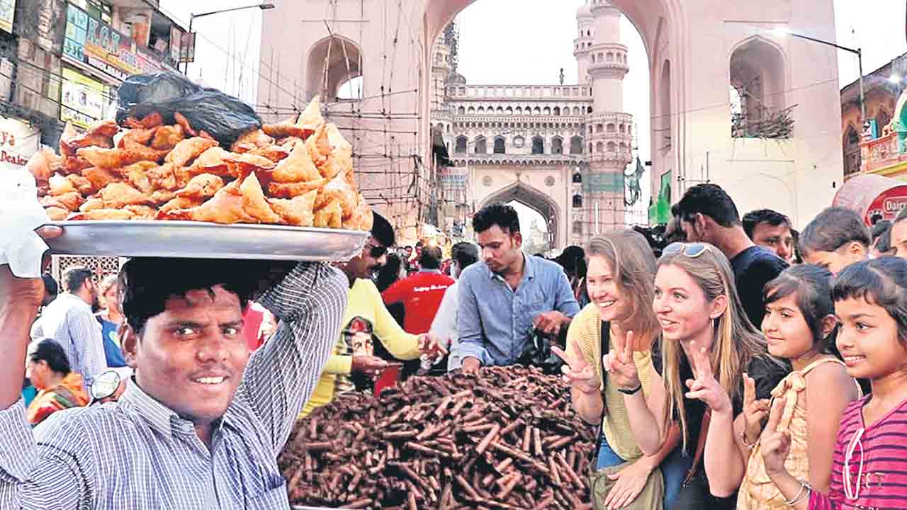 GHMC | వీధి వ్యాపారులకు చేయూత.. జీవన ప్రమాణాలను పెంపొందించడమే లక్ష్యంగా జీహెచ్‌ఎంసీ చర్యలు